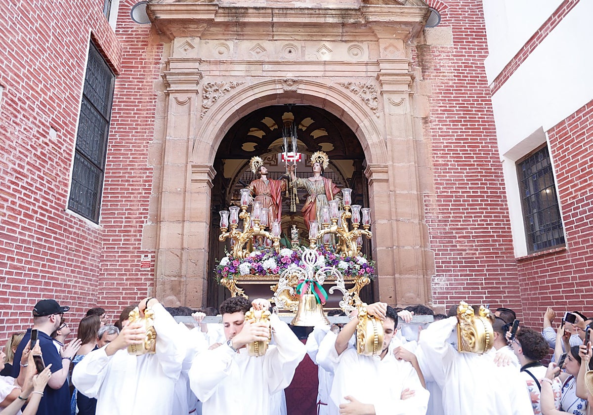Los Patronos procesionaron por el Centro en la tarde del domingo.