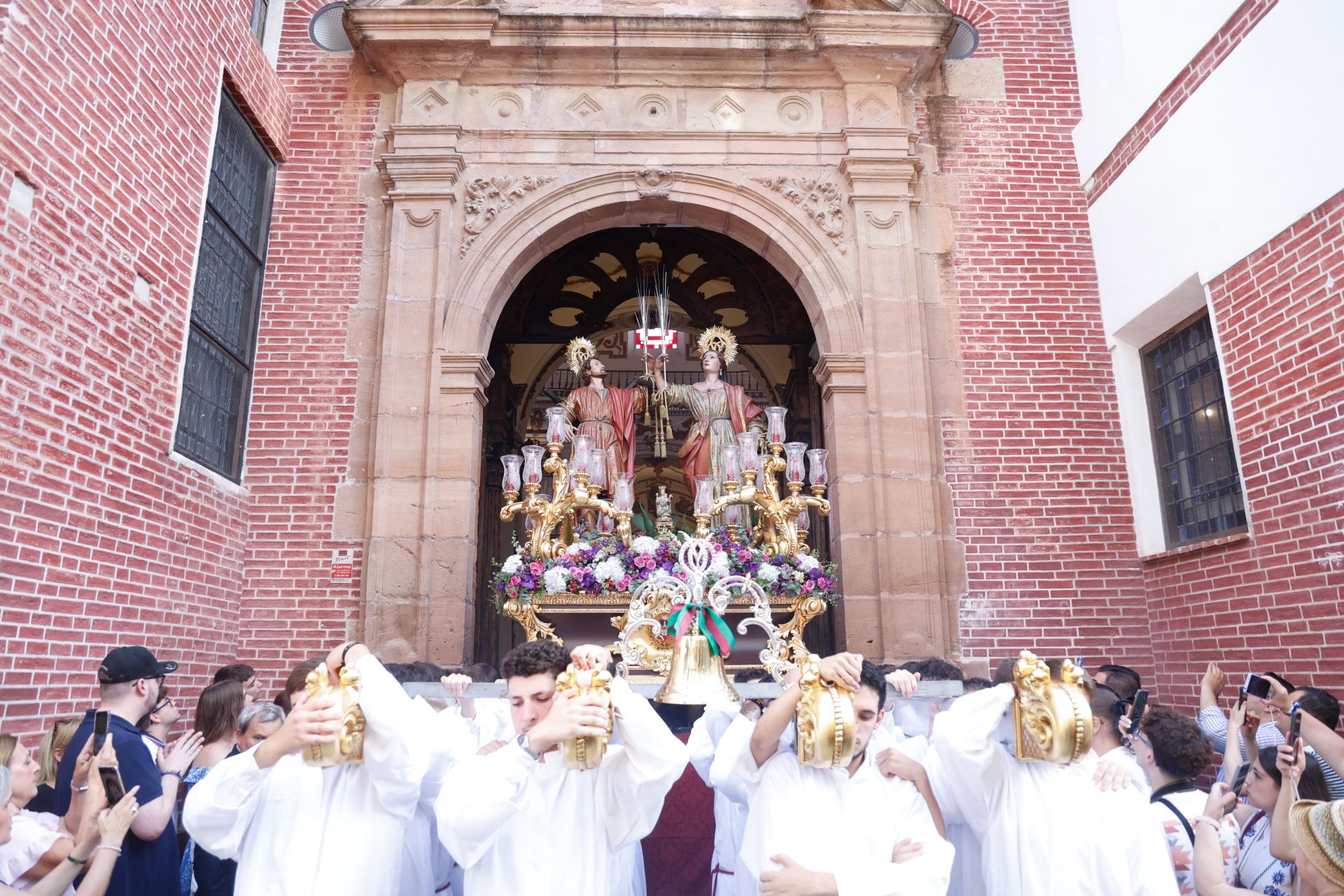 San Ciriaco y Santa Paula, los Patronos de Málaga, en procesión