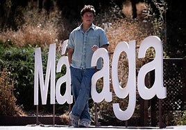 El actor malagueño Carlos Scholz estrena esta semana 'Vírgenes', una comedia ambientada en el 'boom' turístico de la Costa del Sol.