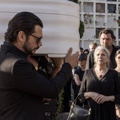 Alvaro Morte, Kiti Mánver y Hovik Keuchkerian, protagonistas de 'Dos tumbas'.