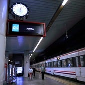 Un tren en la estación de Victoria Kent.