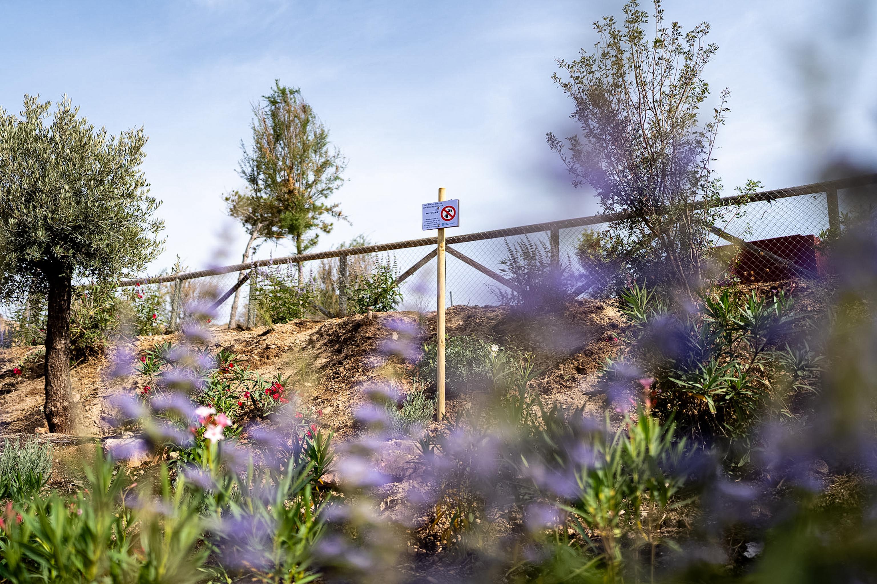 Detalle de la cartelería instalada.