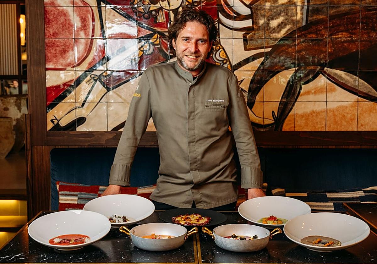 Julio Zambrana, con algunas de las elaboraciones.