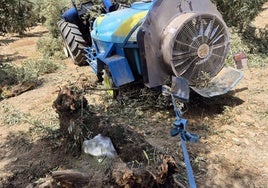 Muere un vecino de Archidona al volcar el tractor que conducía en Villanueva de Algaidas