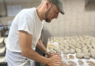 José Daniel Guijarro, el panadero que duplica su producción en verano