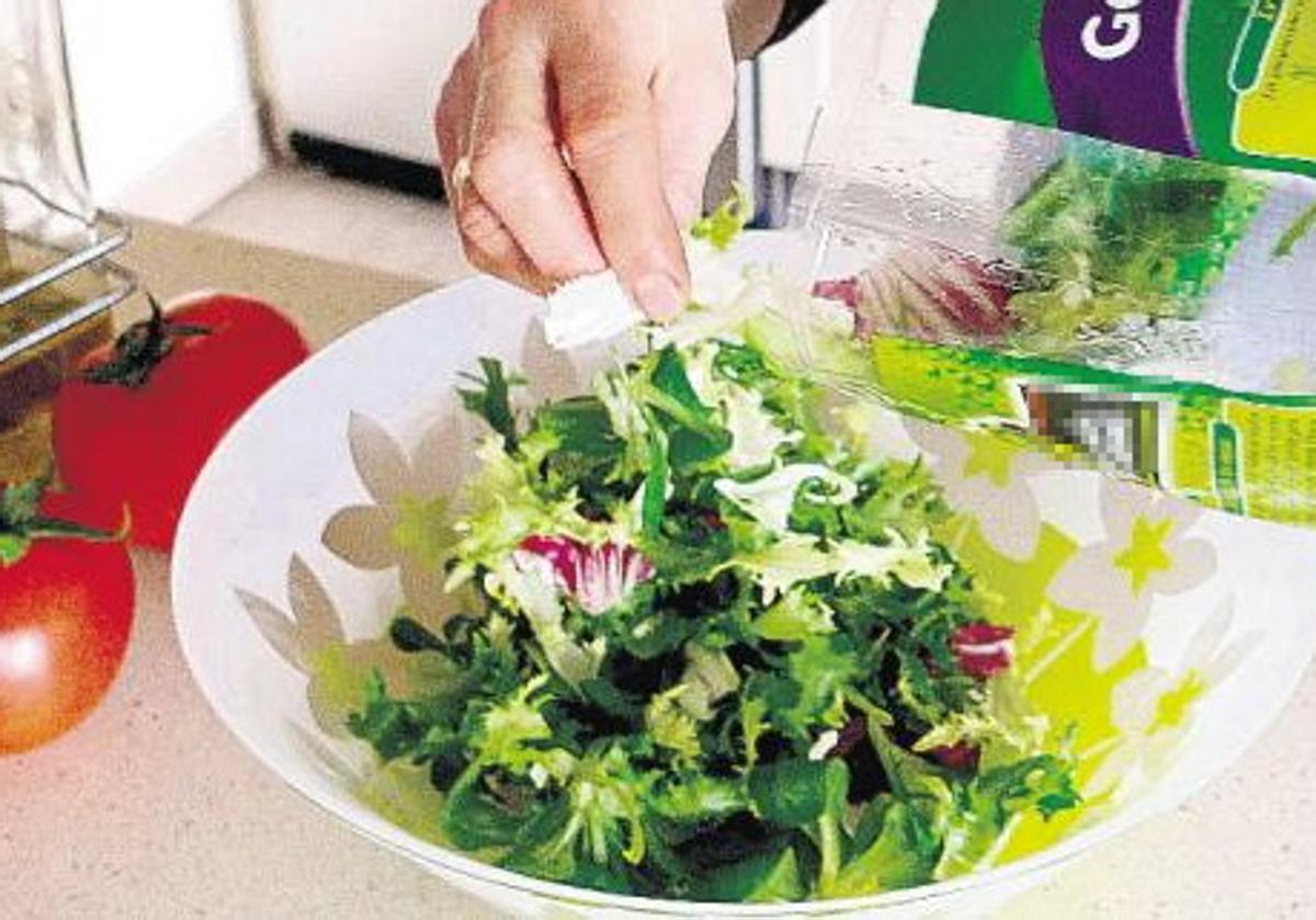 Imagen de archivo de una ensalada envasada.