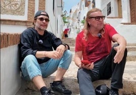 Sergio Llavín y Fernando Olvera, en una calle de Frigiliana.