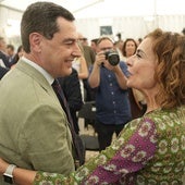 Juanma Moreno y María Jesús Montero, en el acto en Sevilla.