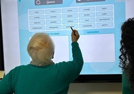 Abual ha desarrollado un taller para mejorar la calidad de vida de personas con demencia a través de aplicaciones y tecnología.
