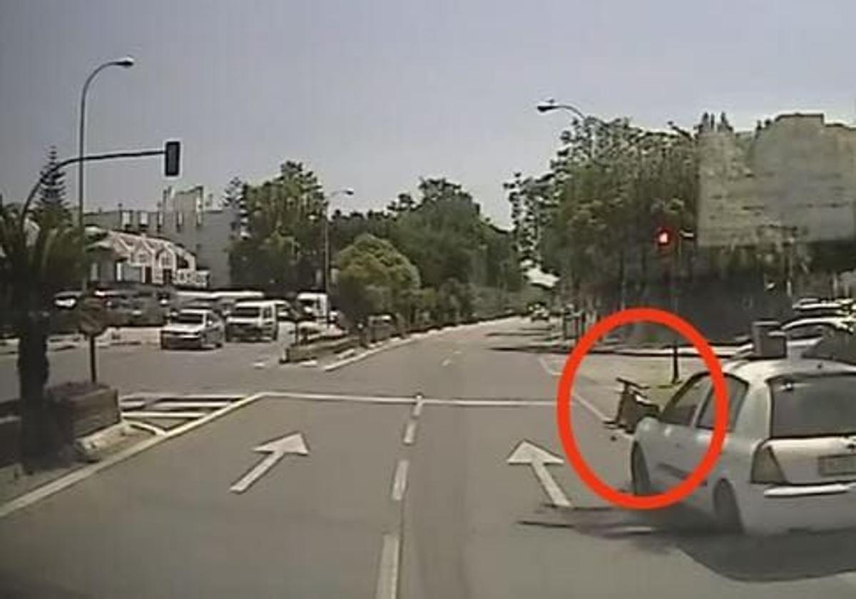 Atropello de una bebé y su madre en Marbella: la cámara de un coche grabó el accidente