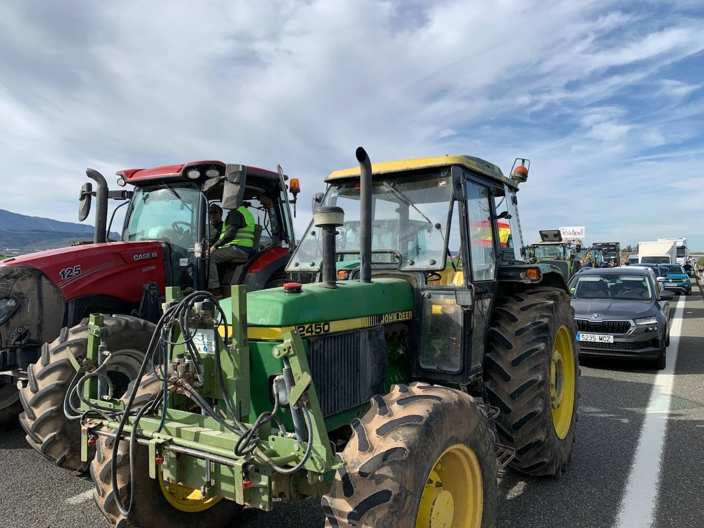 Muere un hombre de 72 años al volcar un tractor en Ronda