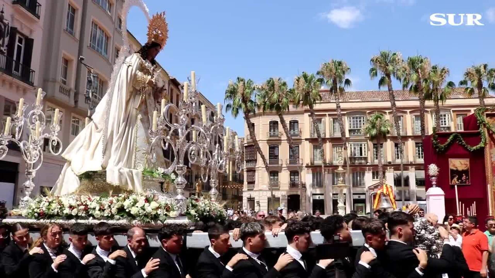 Los traslados de imágenes a sus altares animan la mañana de Corpus en Málaga