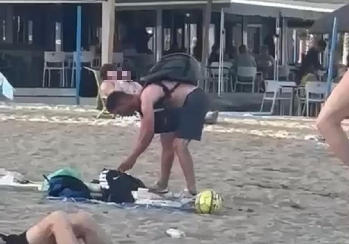 Vecinos acorralan a dos ladrones y recuperan los móviles que robaron a unos menores en la playa de Huelin