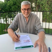 Josele Aguilar, firmando el aval para María Jesús Montero.