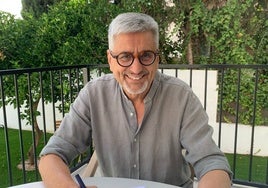 Josele Aguilar, firmando el aval para María Jesús Montero.