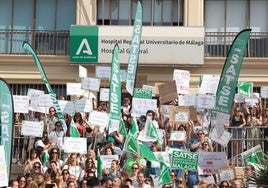 Concentración de SATSE en el Hospital Regional Universitario de Málaga.
