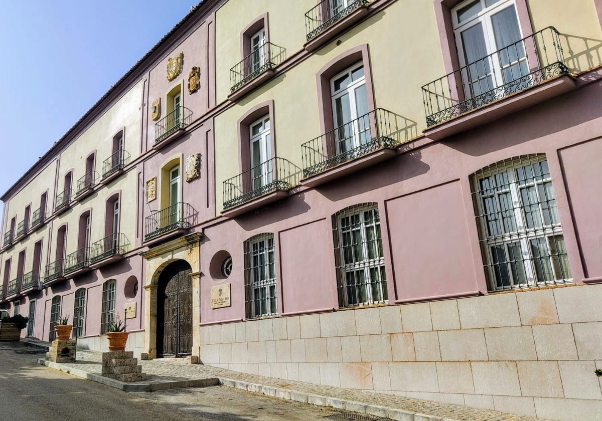 Fachada del hotel Villa Padierna Thermas de Carratraca.