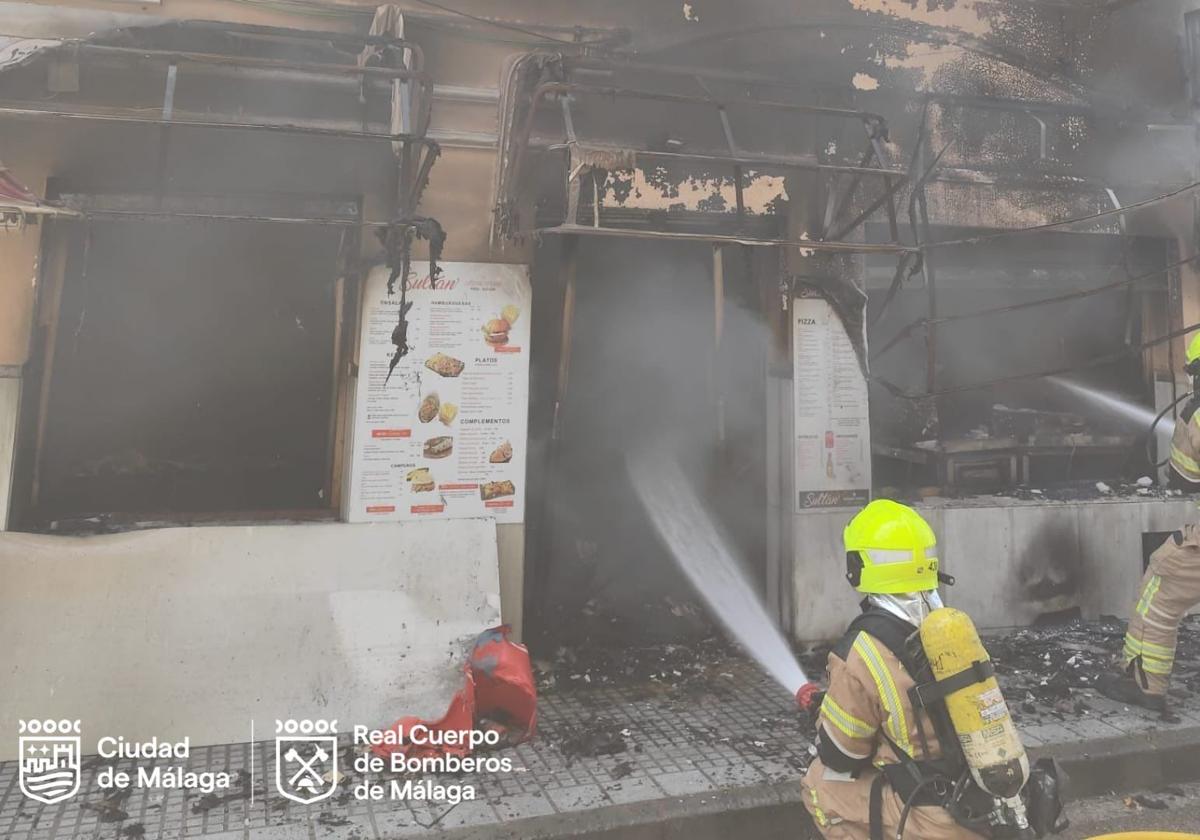 Bomberos, en el lugar del siniestro.