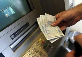 Baja el ahorro y se eleva la deuda en Málaga