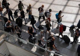 El Parlamento Europeo contradice al Consejo de la UE al considerar ilegal el cobro del equipaje de mano en cabina