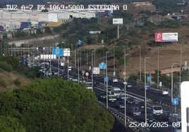 Imagen de la retención de vehículos en la A-7 por el accidente de este miércoles