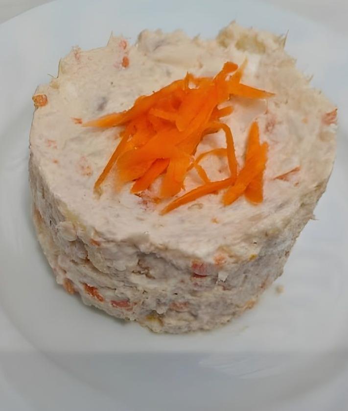 Imagen secundaria 2 - La terraza es el espacio que más llama la atención. Los clientes asiduos la conocen más como 'La Coope'. Ensaladilla rusa.