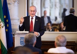 Francisco de la Torre ha presentado el plan para construir 1.700 VPO con el decreto de la Junta.