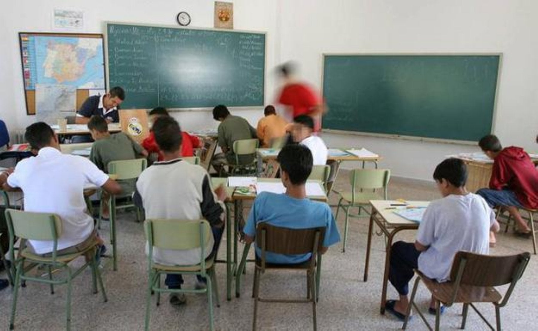 Menores inmigrantes en un centro formativo de la Junta de Andalucía.