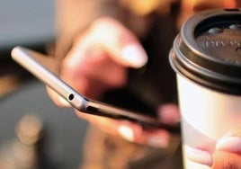 Despiden a una trabajadora por criticar a otros compañeros en un chat de la empresa: «Contaba con que tenía cierta privacidad»