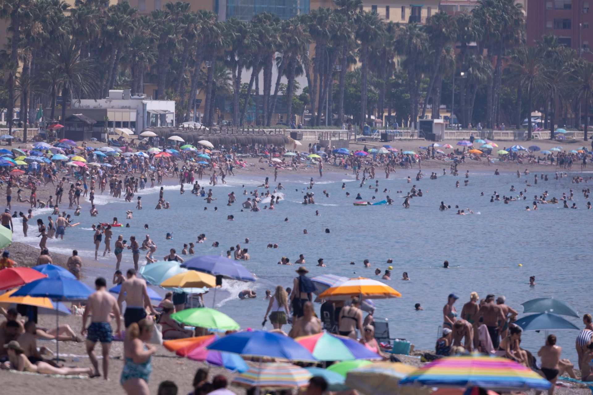 Así afronta Málaga la primera ola de calor del verano en España