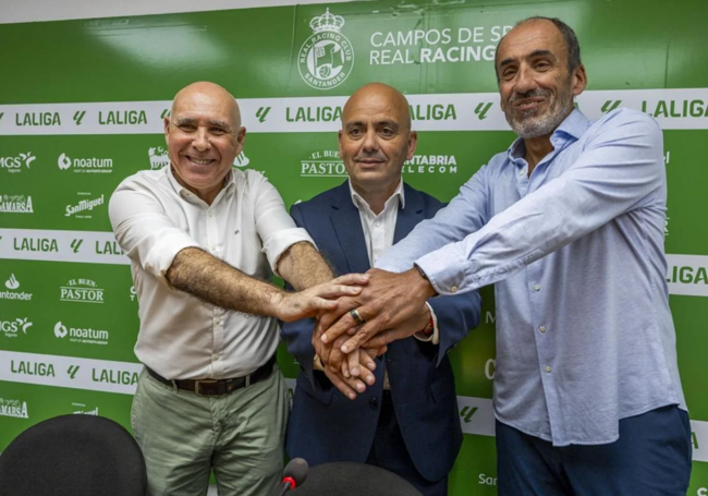 Chema Aragçon (centro), nuevo director deportivo del Racing.