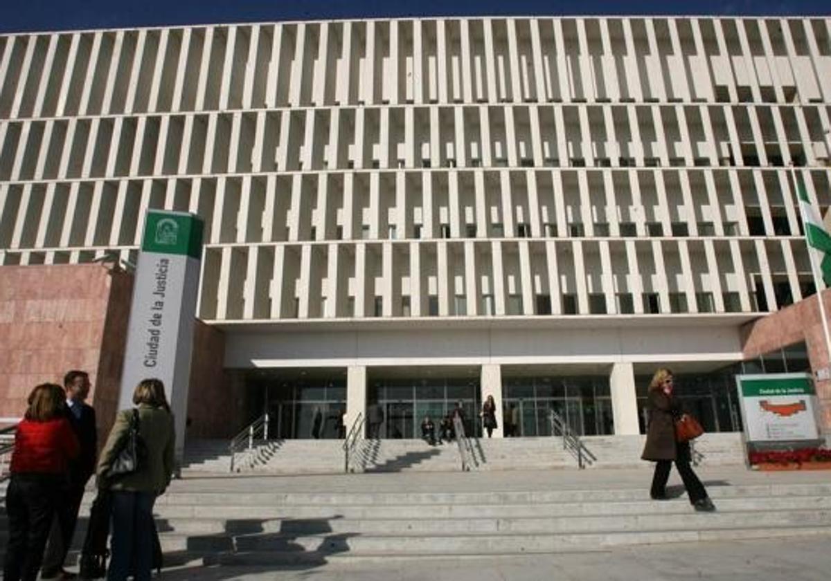 Condenado a dos años de cárcel por abusar de su tía en Málaga