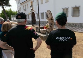 Homenaje el pasado sábado a Francisco Muriel en las puertas del Cuartel de la Guardia Civil.