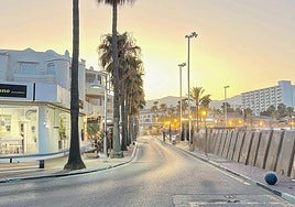 Vista de la calle La Fragata, en uno de los tramos restringidos al tráfico.
