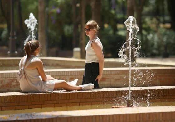 El calor afloja este martes en Andalucía, aunque siguen los avisos naranjas