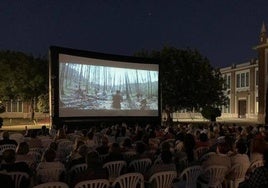 Proyección gratuita de películas.