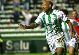 Biabiany celebra un gol con el Antequera en esta última temporada.