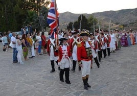 Macharaviaya celebra el Día de la Independencia de EEUU con desfile histórico y espectáculo piromusical