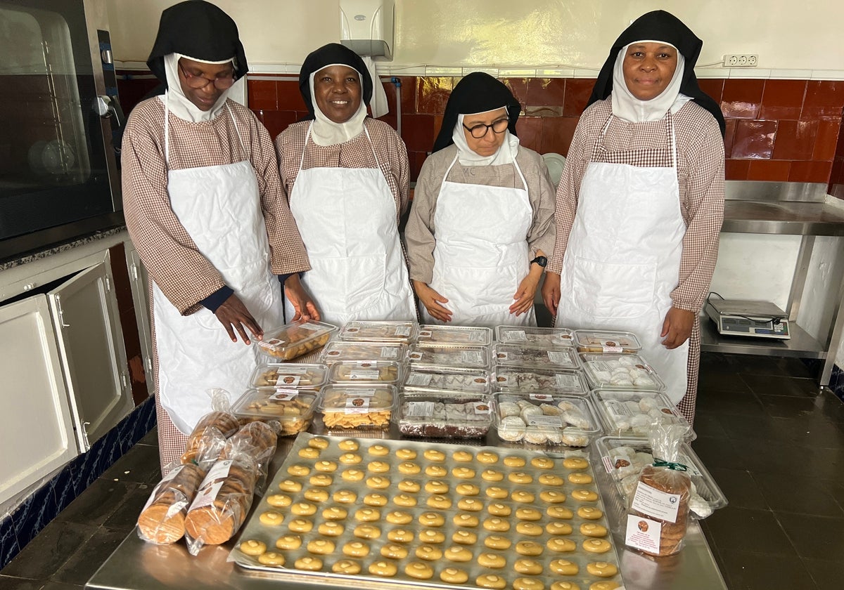 Cuatro de las religiosas que se encargan del horno de dulces