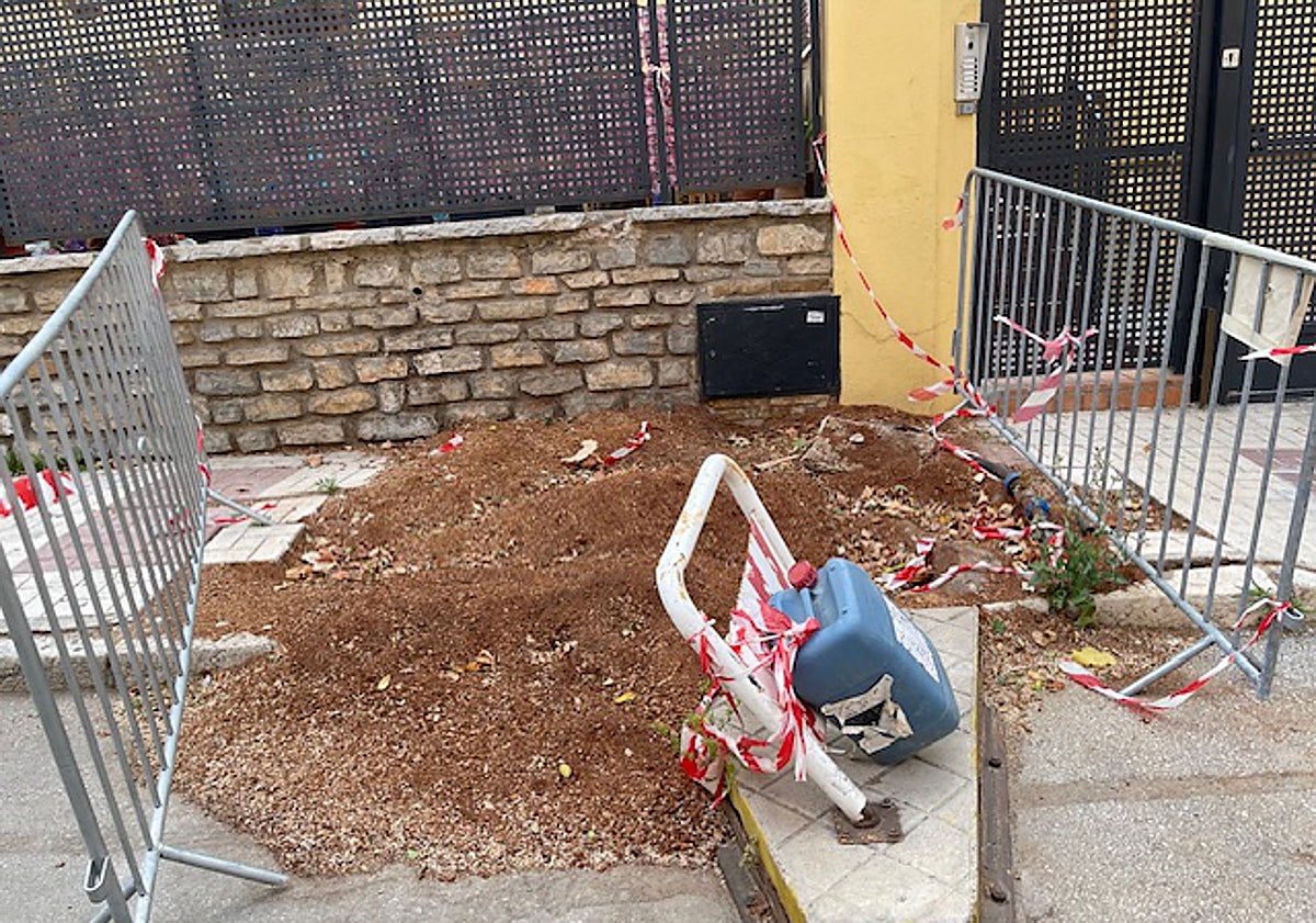 Imagen principal - Insalubridad y problemas con las inundaciones: malestar vecinal en La Carihuela