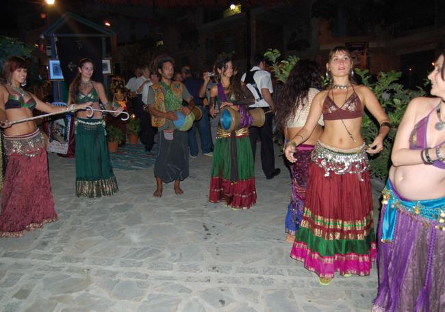 Danza del vientre en el Festival Árabe Andalusí de Salares.