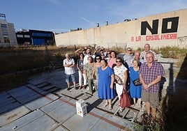 Vecinos de La Pelusa durante una concentración.