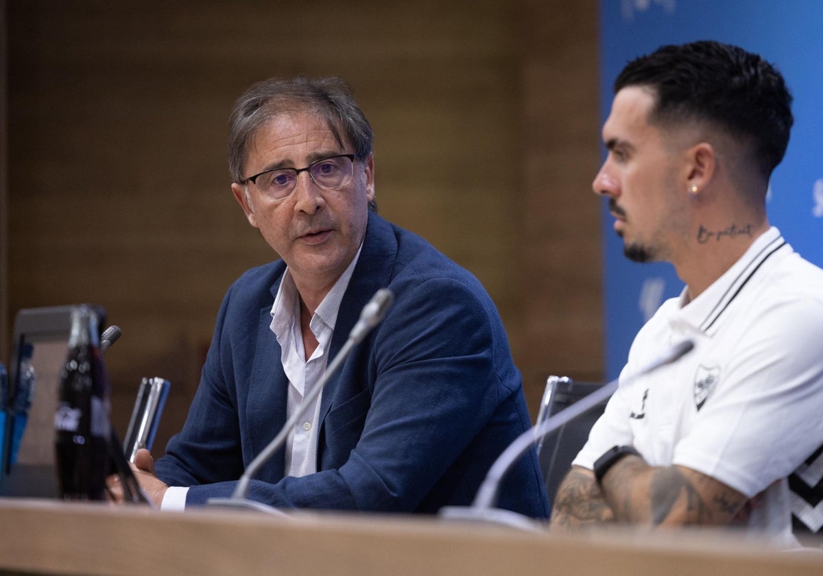 Loren Juarros, junto a Joaquín, este miércoles en la sala de prensa de La Rosaleda.