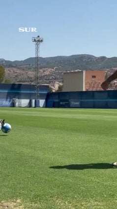 Trufa, la perra malaguista que tuvo protagonismo en la presentación de Joaquín