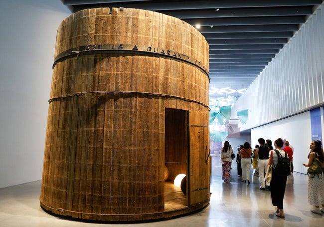 Con 'Líquidos preciosos', Louise Bourgeois convierte un depósito de agua de Nueva York en una habitación.