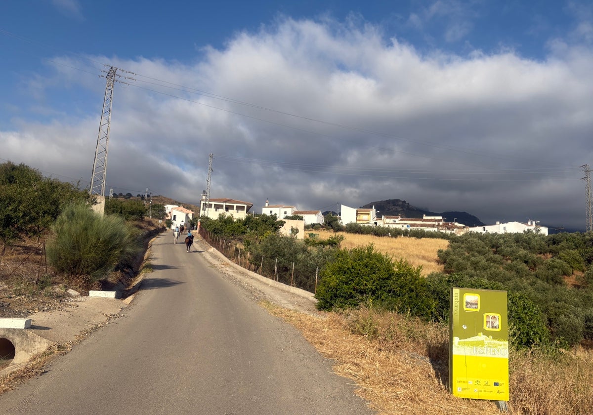 Imagen del núcleo rural de Espino, al norte del término municipal de Alcaucín, cerca del Boquete de Zafarraya.