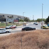 Imagen de la rotonda junto al Ciudad de Málaga, con el estadio al fondo.