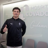 Carlos Dotor, durante el reconocimiento médico con el Sporting hace unos meses.