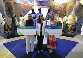 Fundación Unicaja entrega la recaudación de su exposición de Versace a la Fundación Quiero Trabajo y la Asociación Dosta