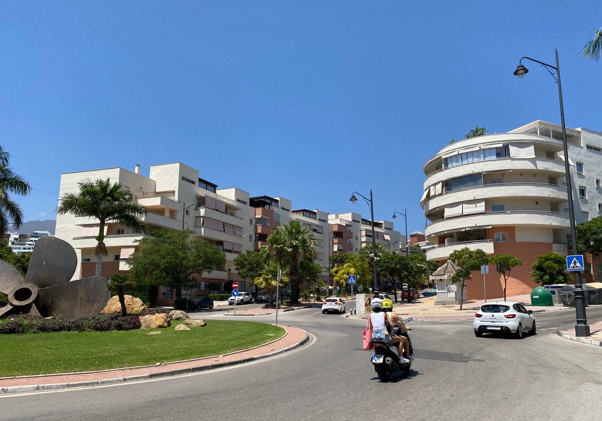 Viviendas en torno a la rotonda La Hélice en Estepona.